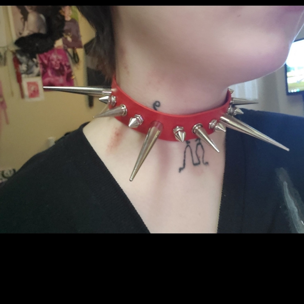 Red spiked choker collar goth